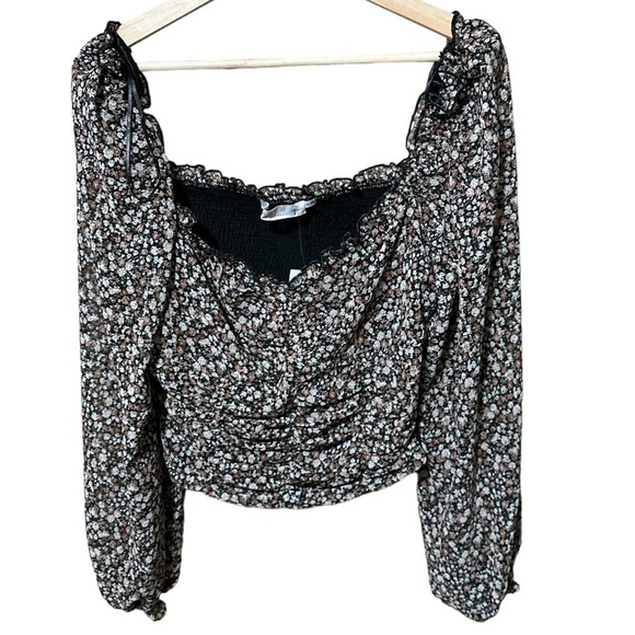 NWT - ASTR the Label Floral Ruched Sweetheart Neck Top - Size Medium - Picture 4 of 7